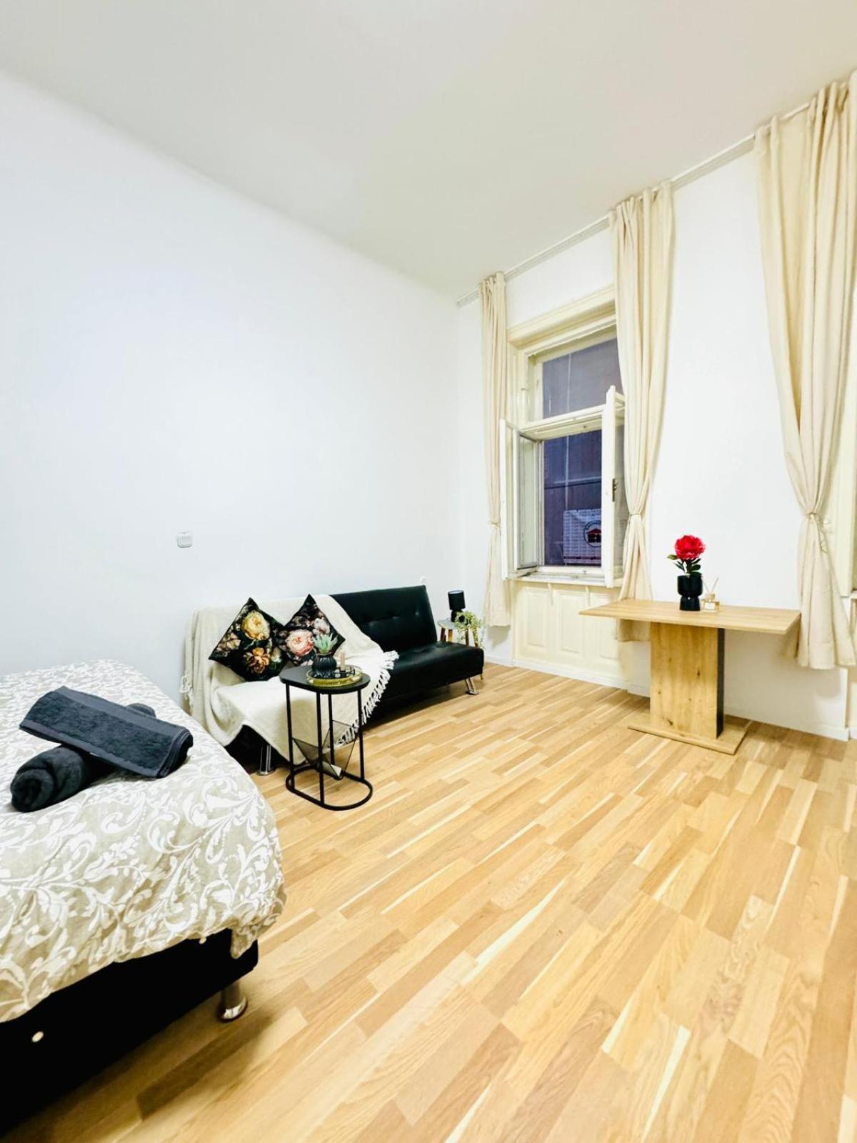 Comfy Apt, 10min Transport To Stadthalle Appartamento