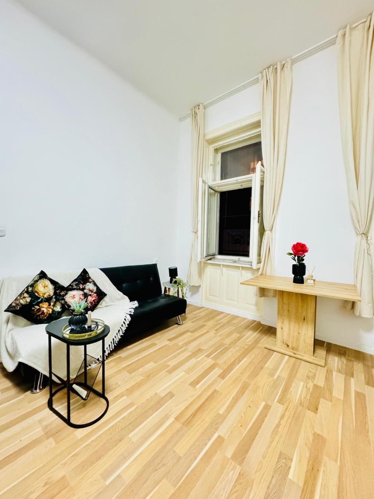 Comfy Apt, 10min Transport To Stadthalle Appartamento